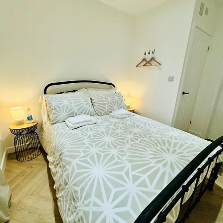 Shoreham Beach Cabana - Cozy Ensuite Cabana With Private Entrance On Beautiful Shoreham Beach - Close To Brighton City Airport And Panattoni Park Exterior photo