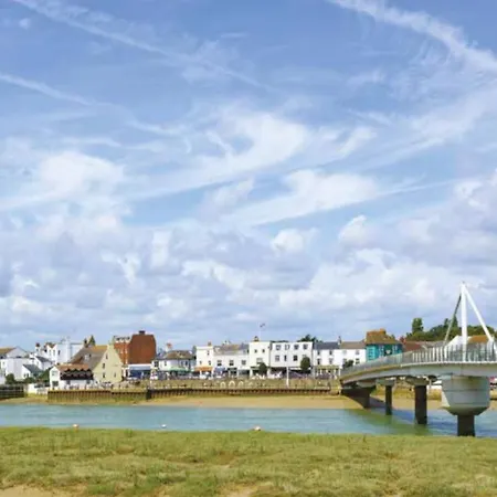 Shoreham Beach Cabana - Cozy Ensuite Cabana With Private Entrance On Beautiful Shoreham Beach - Close To Brighton City Airport And Panattoni Park Exterior photo