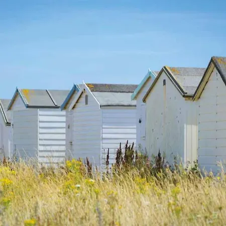 Shoreham Beach Cabana - Cozy Ensuite Cabana With Private Entrance On Beautiful Shoreham Beach - Close To Brighton City Airport And Panattoni Park Exterior photo
