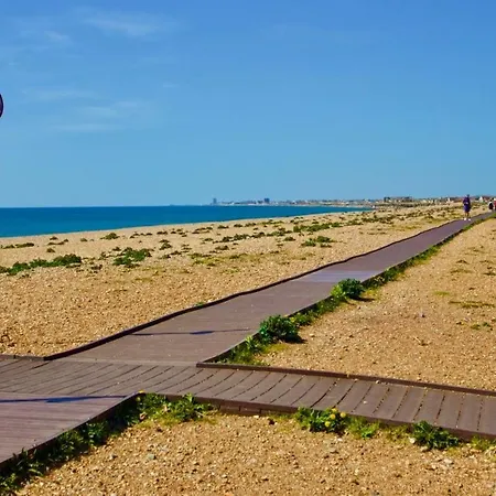 Shoreham Beach Cabana - Cozy Ensuite Cabana With Private Entrance On Beautiful Shoreham Beach - Close To Brighton City Airport And Panattoni Park Exterior photo