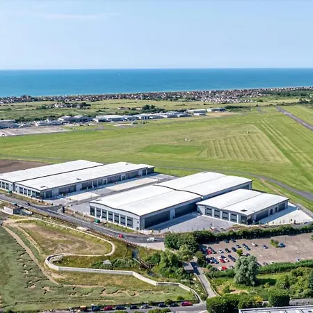 Shoreham Beach Cabana - Cozy Ensuite Cabana With Private Entrance On Beautiful Shoreham Beach - Close To Brighton City Airport And Panattoni Park Exterior photo